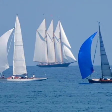 Balcon, Centre Ville, Proximite Plages, Commerces, Restaurants, Musees... * Antibes