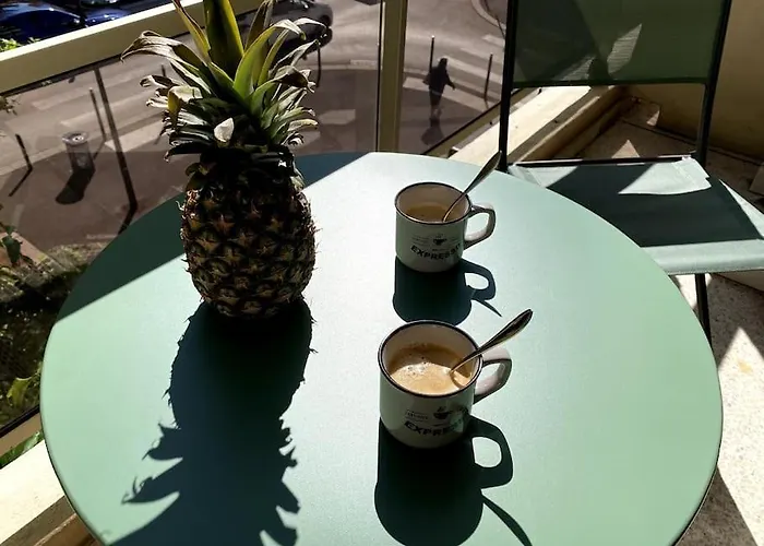 Balcon, Centre Ville, Proximite Plages, Commerces, Restaurants, Musees... アパート アンティーブ