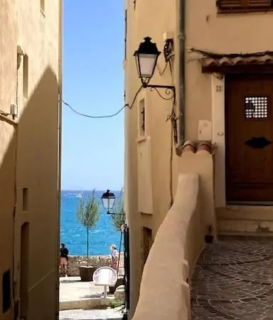 Balcon, Centre Ville, Proximite Plages, Commerces, Restaurants, Musees... Апартаменти