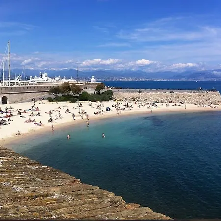 Balcon, Centre Ville, Proximite Plages, Commerces, Restaurants, Musees... *