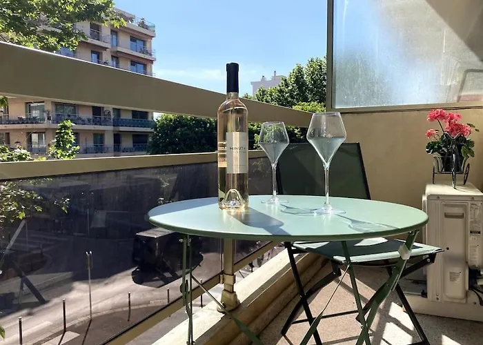 Balcon, Centre Ville, Proximite Plages, Commerces, Restaurants, Musees... * Antibes