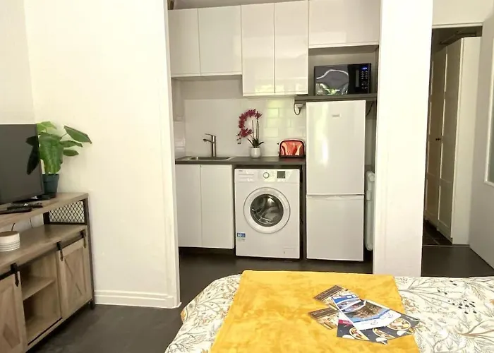 Apartment Balcon, Centre Ville, Proximite Plages, Commerces, Restaurants, Musees...