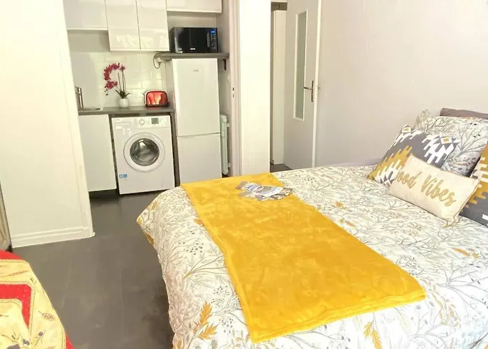 Balcon, Centre Ville, Proximité Plages, Commerces, Restaurants, Musées... * Antibes