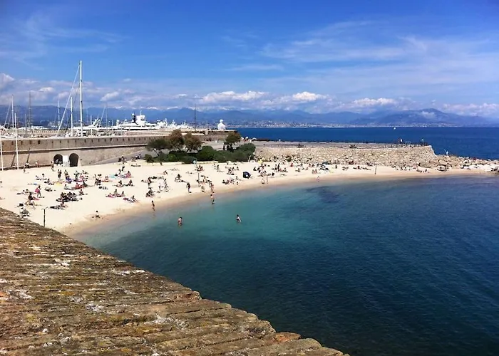 Balcon, Centre Ville, Proximité Plages, Commerces, Restaurants, Musées... *