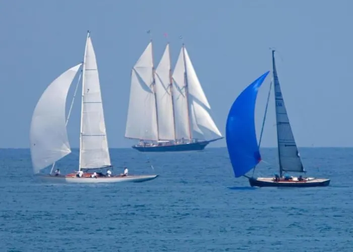 Balcon, Centre Ville, Proximité Plages, Commerces, Restaurants, Musées... * Antibes