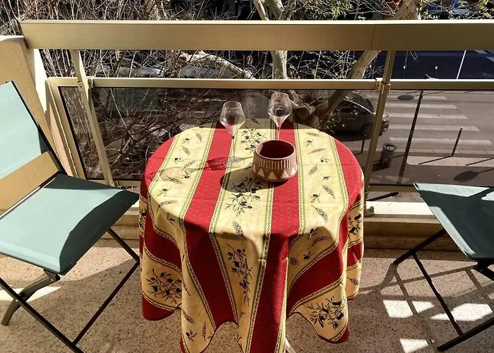 Balcon, Centre Ville, Proximite Plages, Commerces, Restaurants, Musees... Apartment *